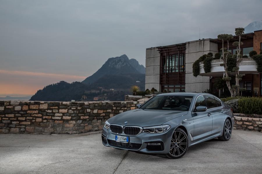  BMW 530d xDrive Sedan M Sport 2017 года  (WW) (фото 12 из 41)